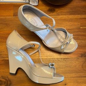 Tod’s wedge heel